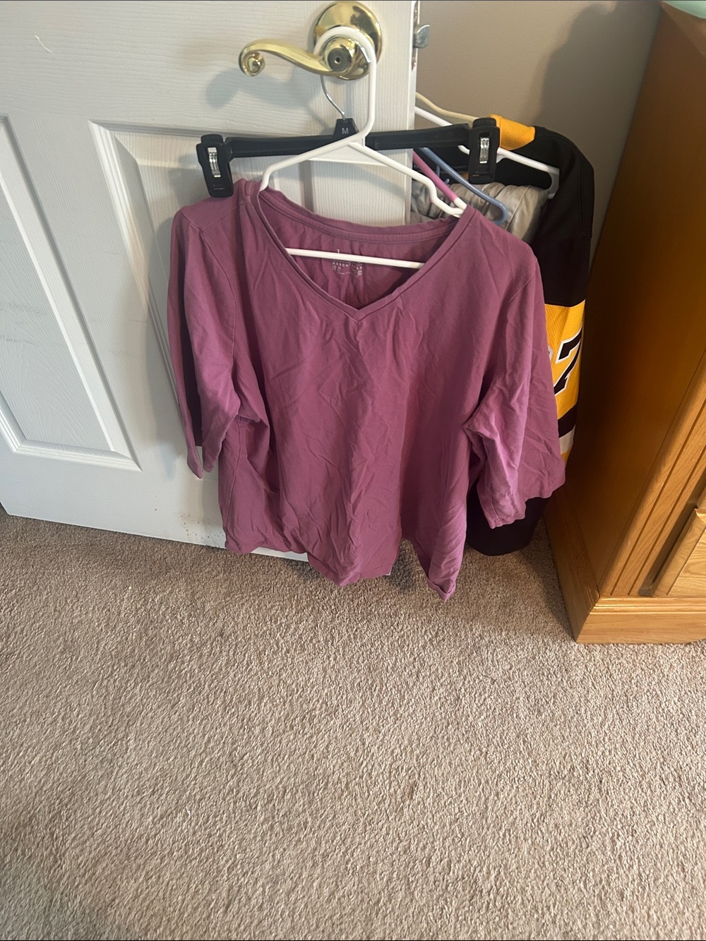 Relaxed V-Neck Long Sleeve Tee in Dusty Mauve